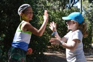 Jeu pendant un camp d'été