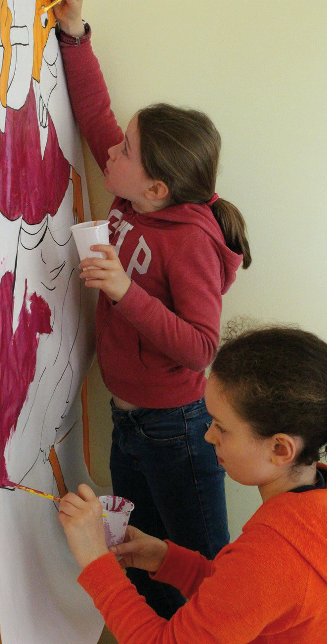 Enfants en train de dessiner