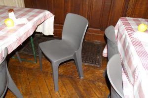 Chaises pour la Soupe solidaire de la Trinité