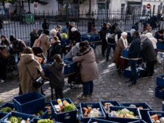 Distribution alimentaire organisée par l’association Solidarités Saint-Bernard