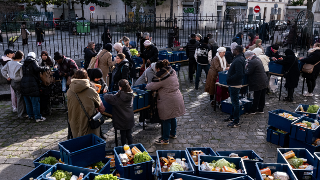 Distribution alimentaire organisée par l’association Solidarités Saint-Bernard